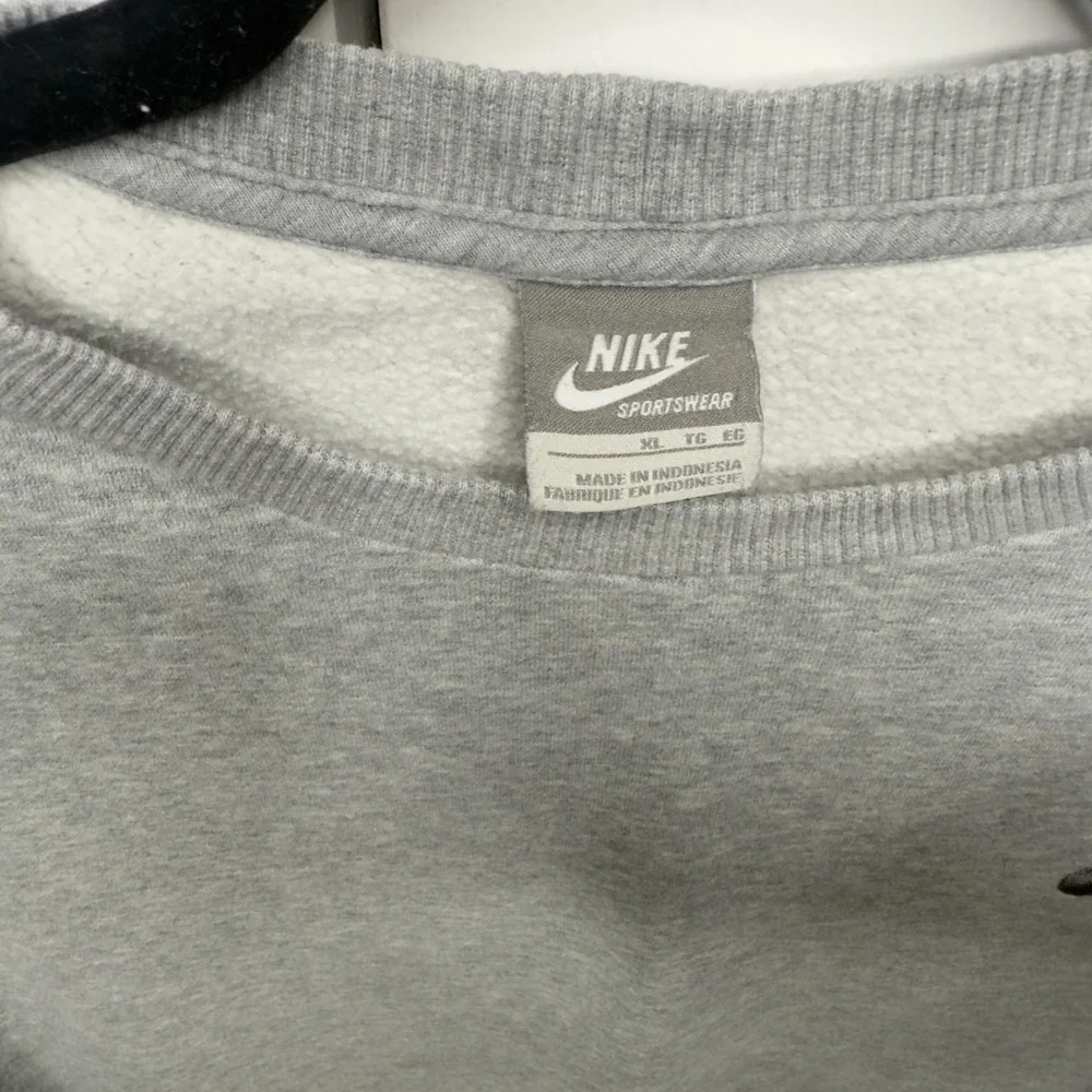 Nike Sweatshirt Mens XL Gray Embroidered Swoosh Logo Fleece Crewneck Pullover